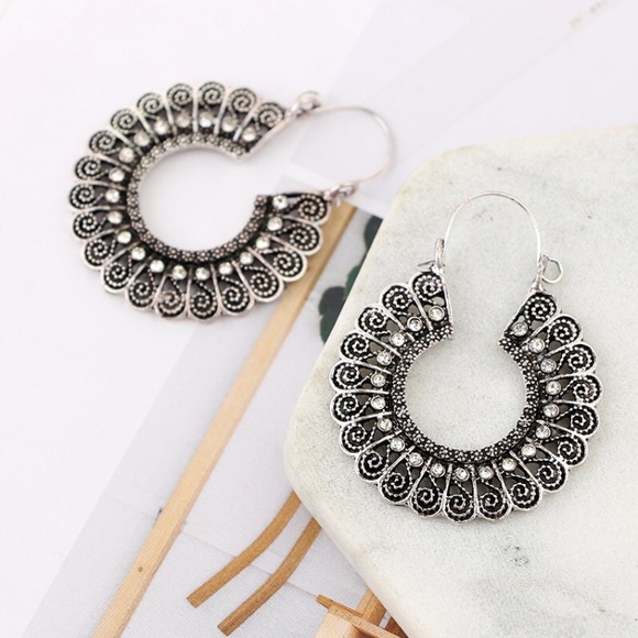 ♛ Bohemian Princess Crystal Earrings - Picture 4 of 8